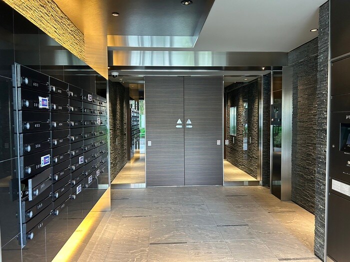 物件外観写真4　(エントランス部分)