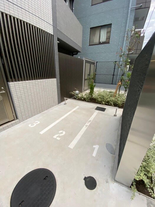 物件外観写真5　(バイク置き場)