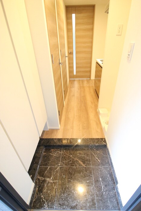 物件内観写真17　(玄関)