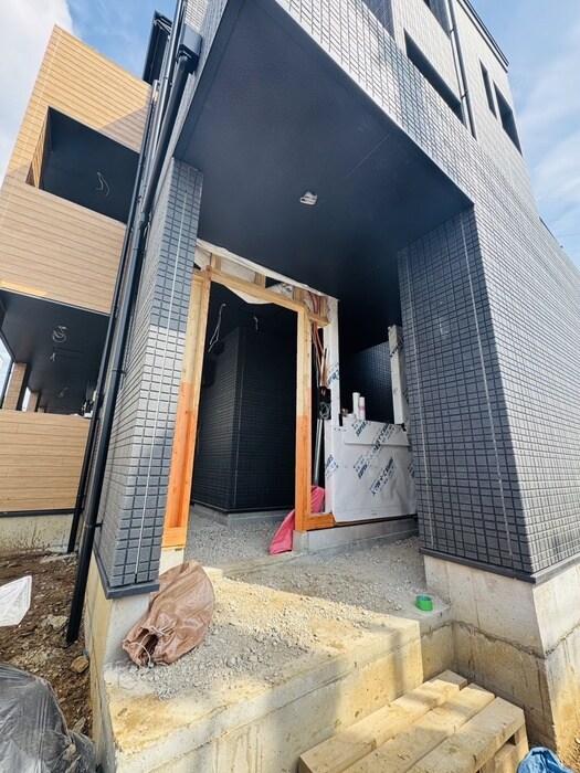 物件外観写真3　(エントランス部分)