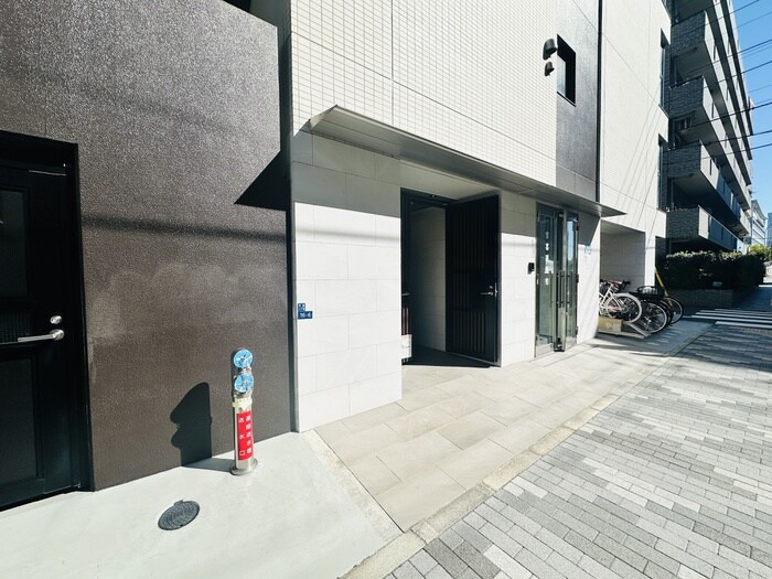 物件外観写真2　(エントランス部分)