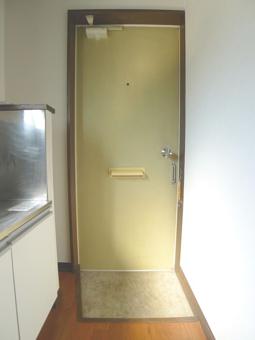 物件内観写真13　(玄関)