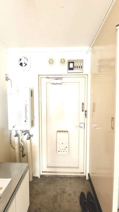 物件内観写真14　(玄関)