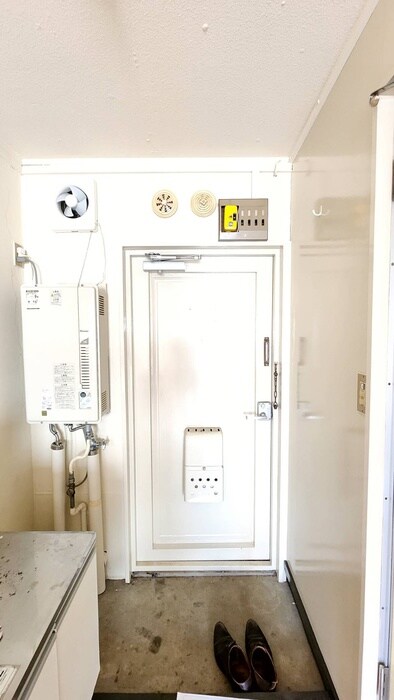 物件内観写真15　(玄関)