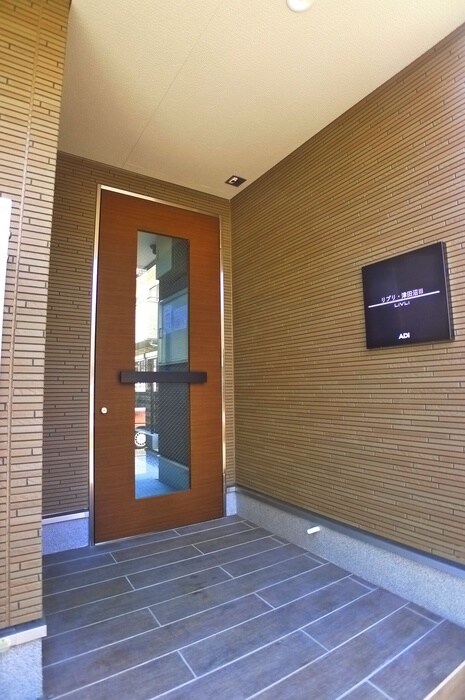 物件外観写真2　(エントランス部分)