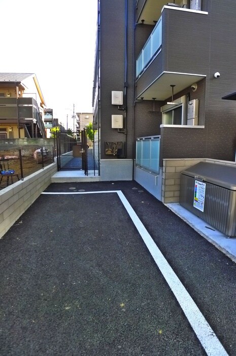 物件外観写真6　(駐車場)