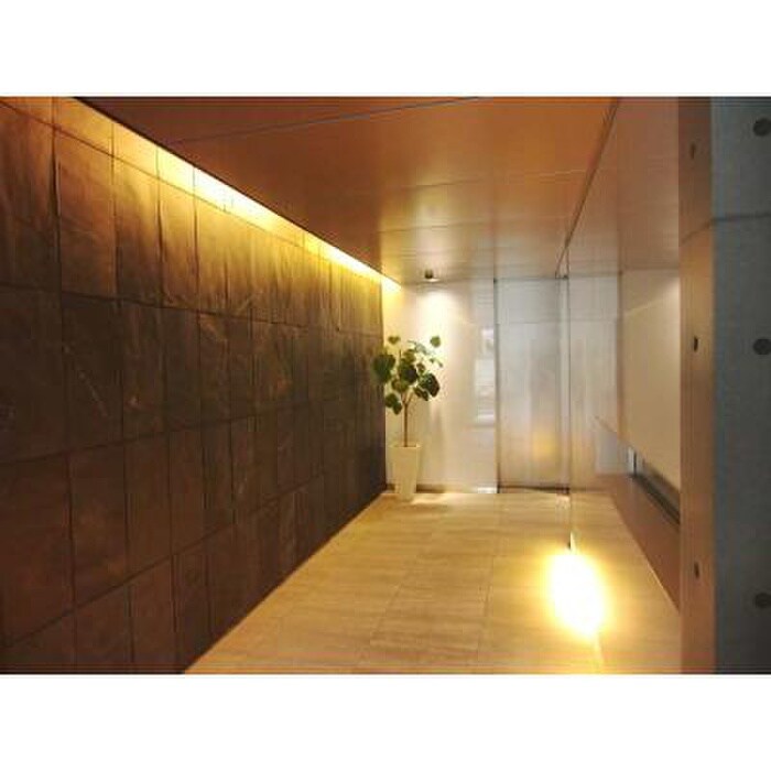 物件外観写真5　(エントランス部分)