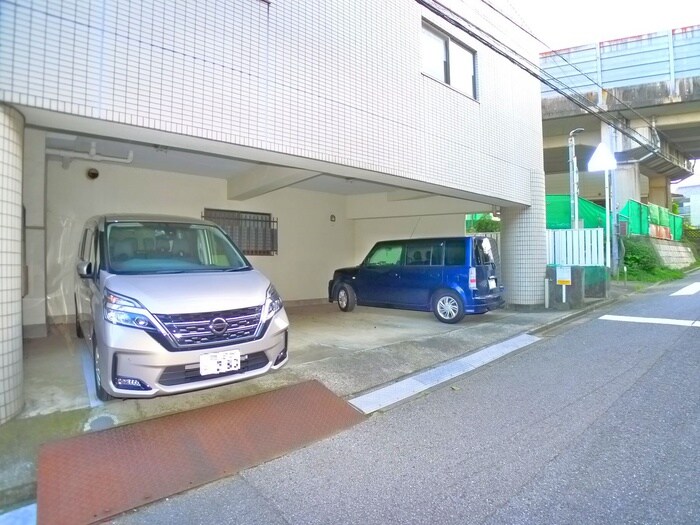 物件外観写真2　(駐車場)