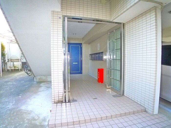 物件外観写真5　(エントランス部分)