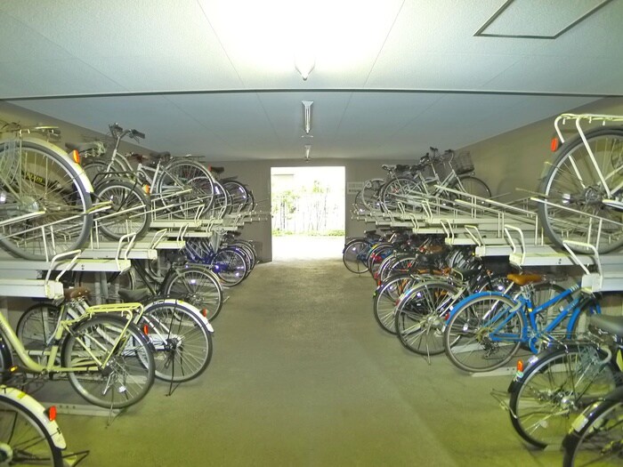 物件外観写真4　(駐輪場)