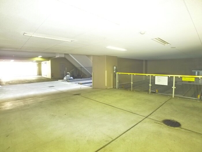 物件外観写真5　(駐車場)