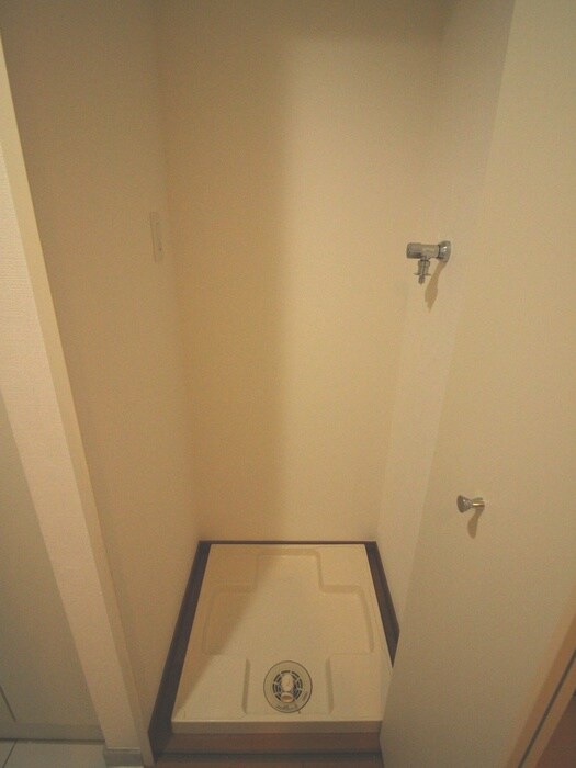 物件内観写真12　(洗濯機置場)