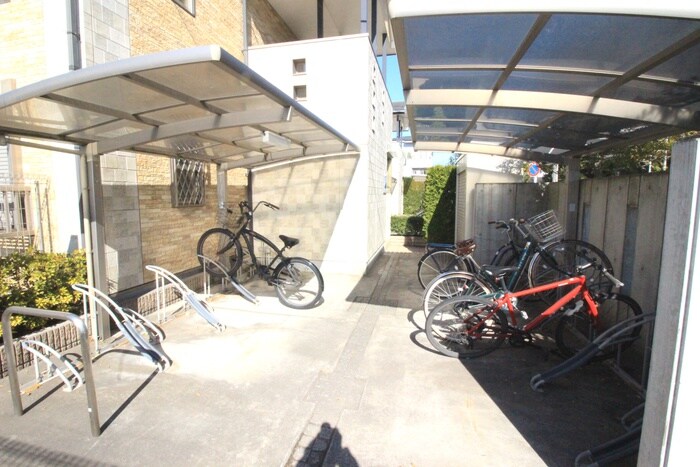 物件外観写真4　(駐輪場)