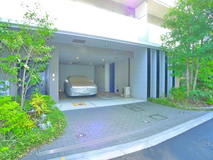 物件外観写真5　(駐車場)