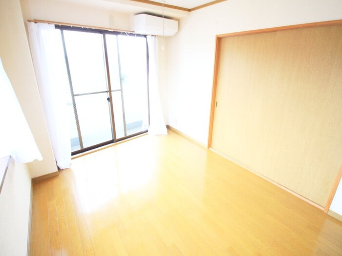 物件内観写真8　(居室)