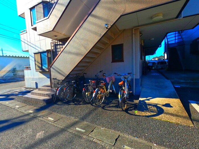 物件外観写真3　(駐輪場)