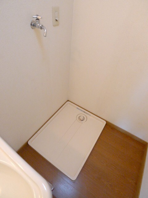 物件内観写真16　(洗濯機置場)