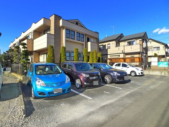 物件外観写真4　(駐車場)