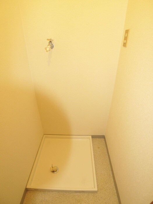 物件内観写真11　(洗濯機置場)