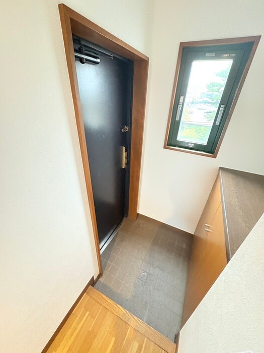 物件内観写真7　(玄関)