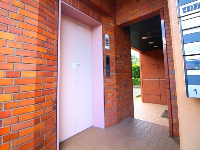 物件外観写真5　(エントランス部分)