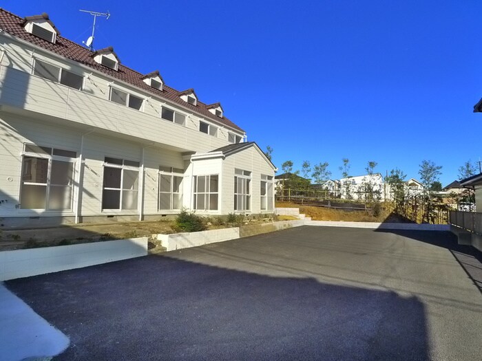 物件外観写真6　(駐車場)