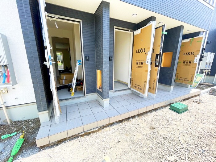 物件外観写真5　(エントランス部分)