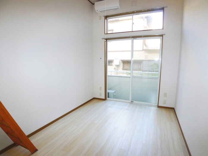 物件内観写真2　(室内からの展望)