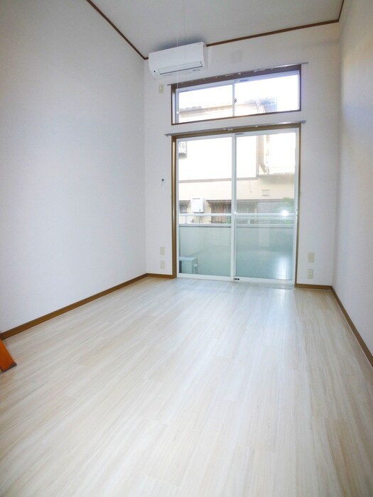 物件内観写真4　(居室)