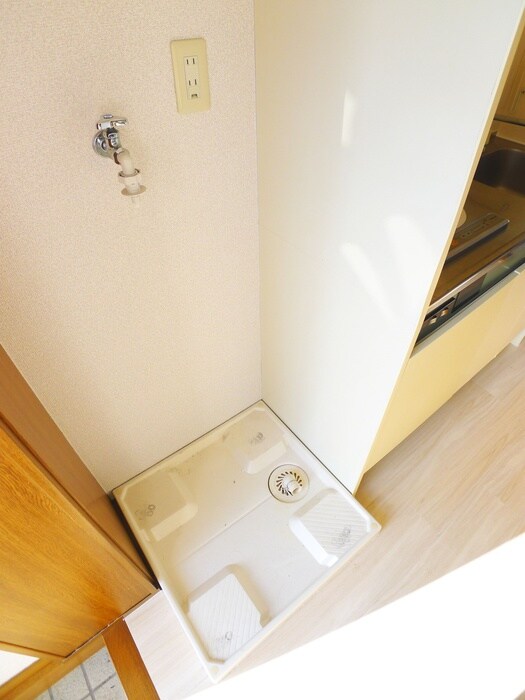 物件内観写真12　(洗濯機置場)