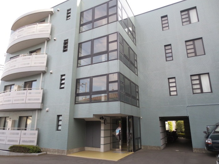 物件外観写真1　(エントランス部分)