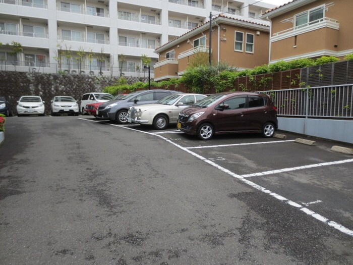 物件外観写真4　(駐車場)