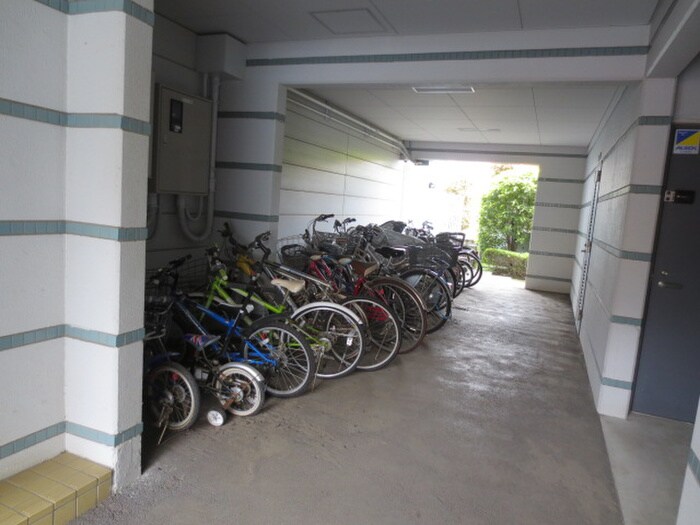 物件外観写真5　(駐輪場)