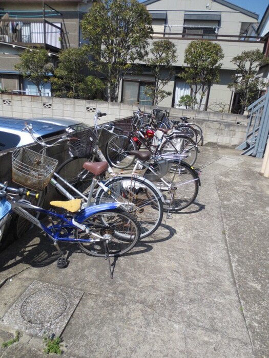 物件外観写真3　(駐輪場)