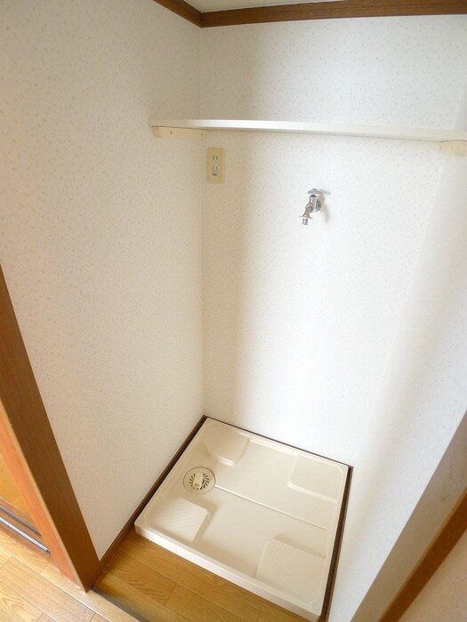 物件内観写真11　(洗濯機置場)