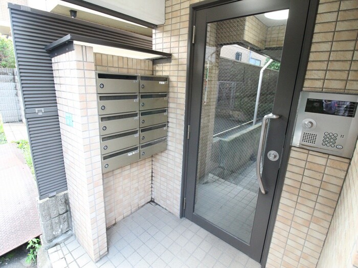 物件外観写真2　(エントランス部分)