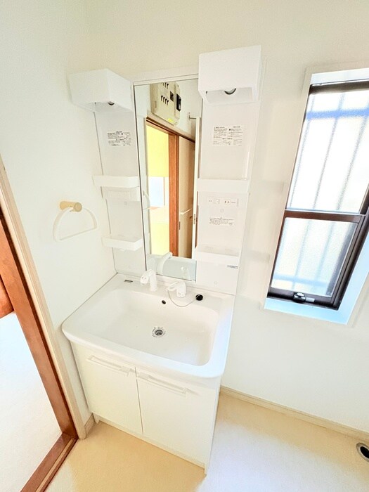 物件内観写真11　(洗面)