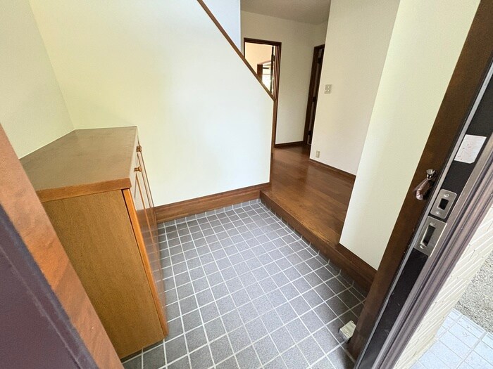 物件内観写真13　(玄関)