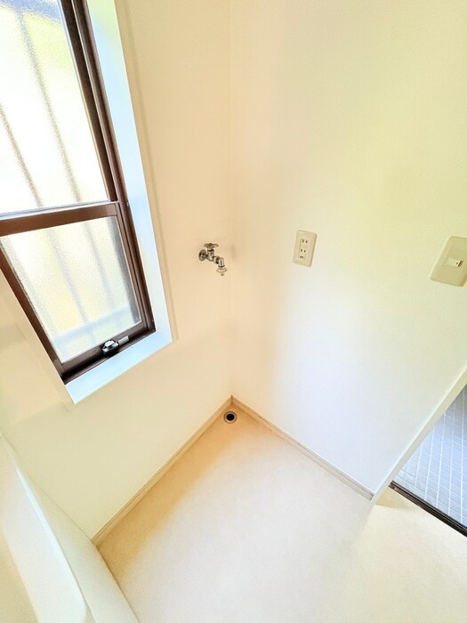 物件内観写真18　(洗濯機置場)