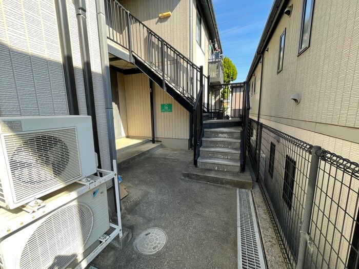 物件外観写真3　(エントランス部分)