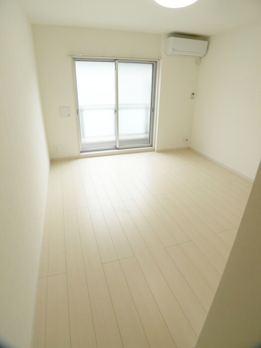 物件内観写真8　(室内からの展望)