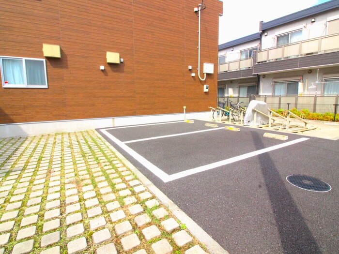 物件外観写真4　(駐車場)