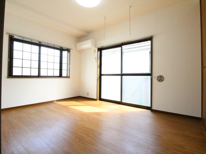 物件内観写真4　(居室)