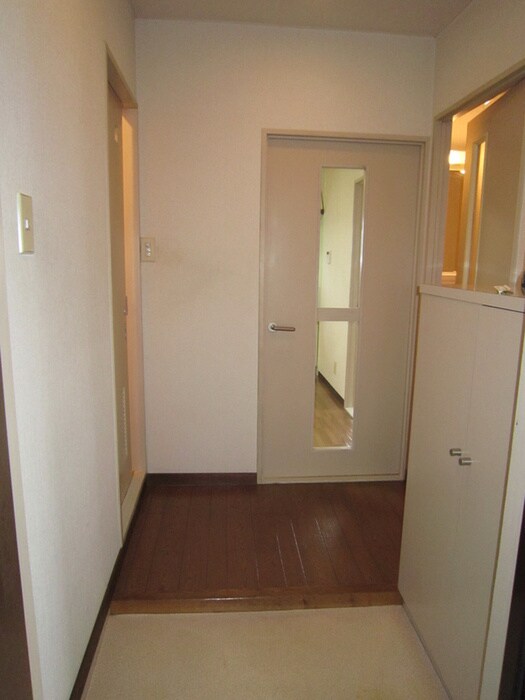 物件内観写真7　(玄関)