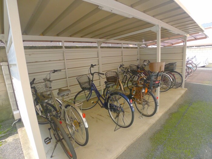 物件外観写真4　(駐輪場)