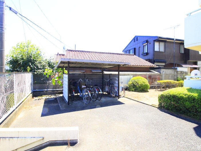 物件外観写真3　(駐輪場)