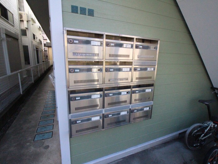 物件外観写真4　(エントランス部分)