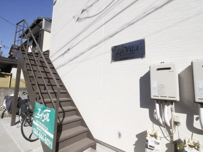 物件外観写真3　(エントランス部分)