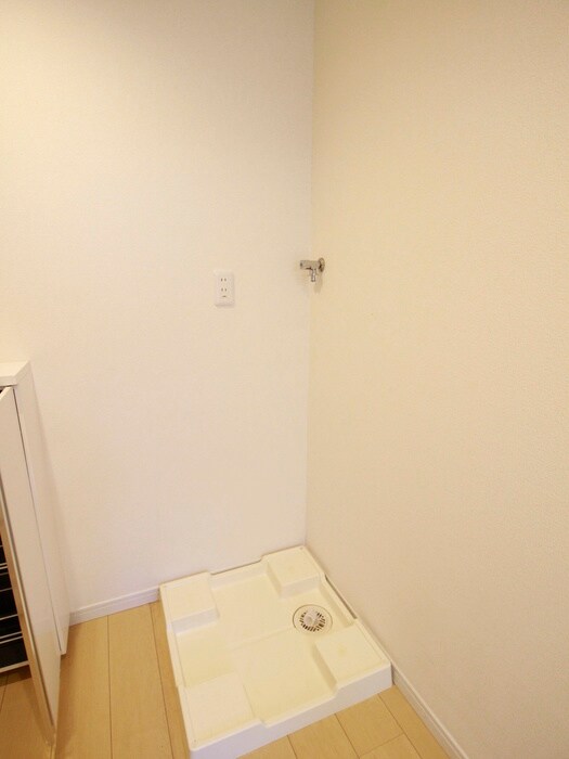 物件内観写真12　(洗濯機置場)