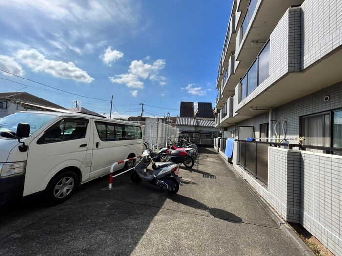 物件外観写真6　(駐輪場)